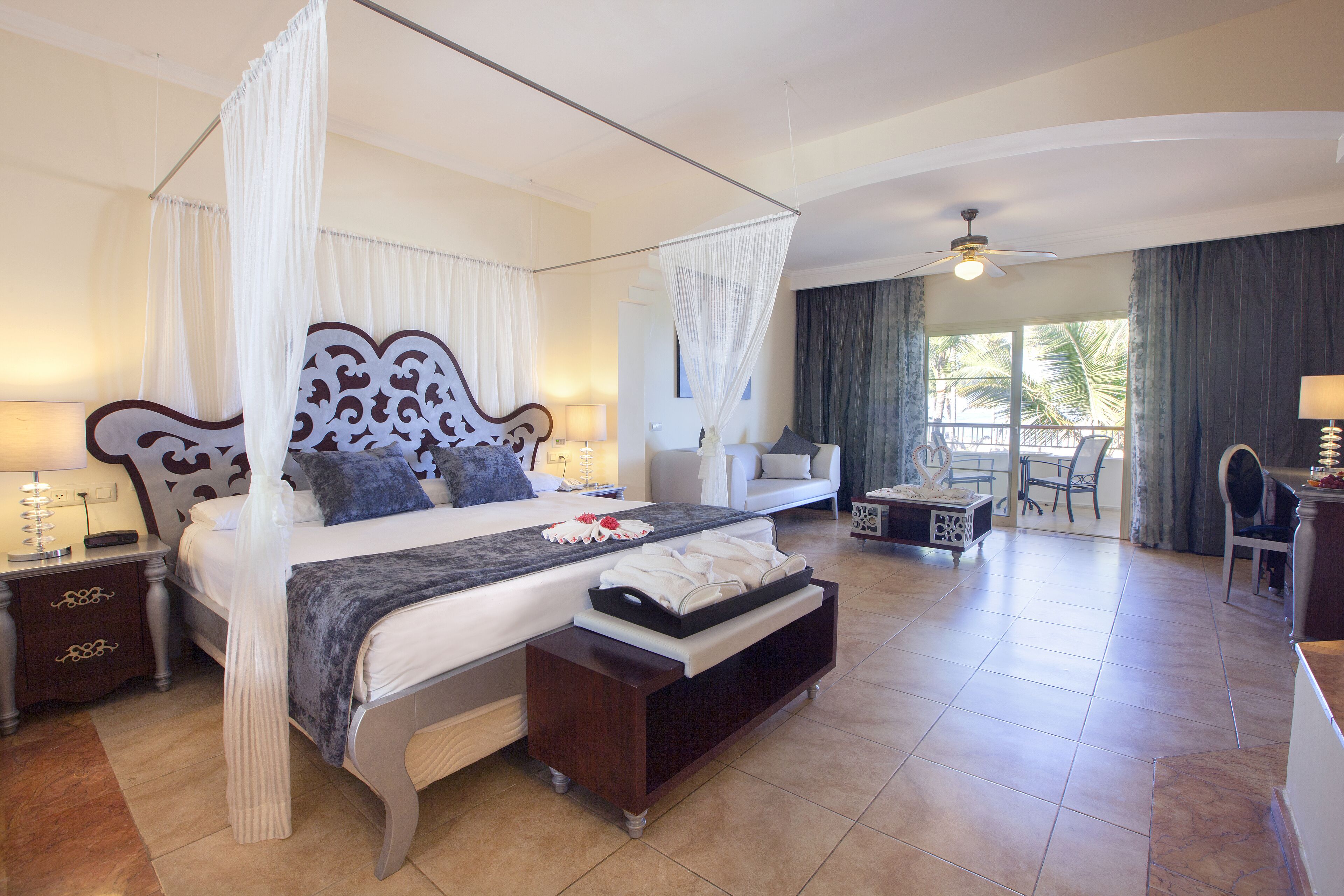 Colonial Club Junior Suite with Indoor Hot Tub (Adults Only) | Premium bedding, pillowtop beds, free minibar, in-room safe