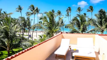 Colonial Club Colonial Jr. STE Ocean Front with Indoor and Outdoor Hot Tub (Adults Only) | Quang cảnh từ phòng