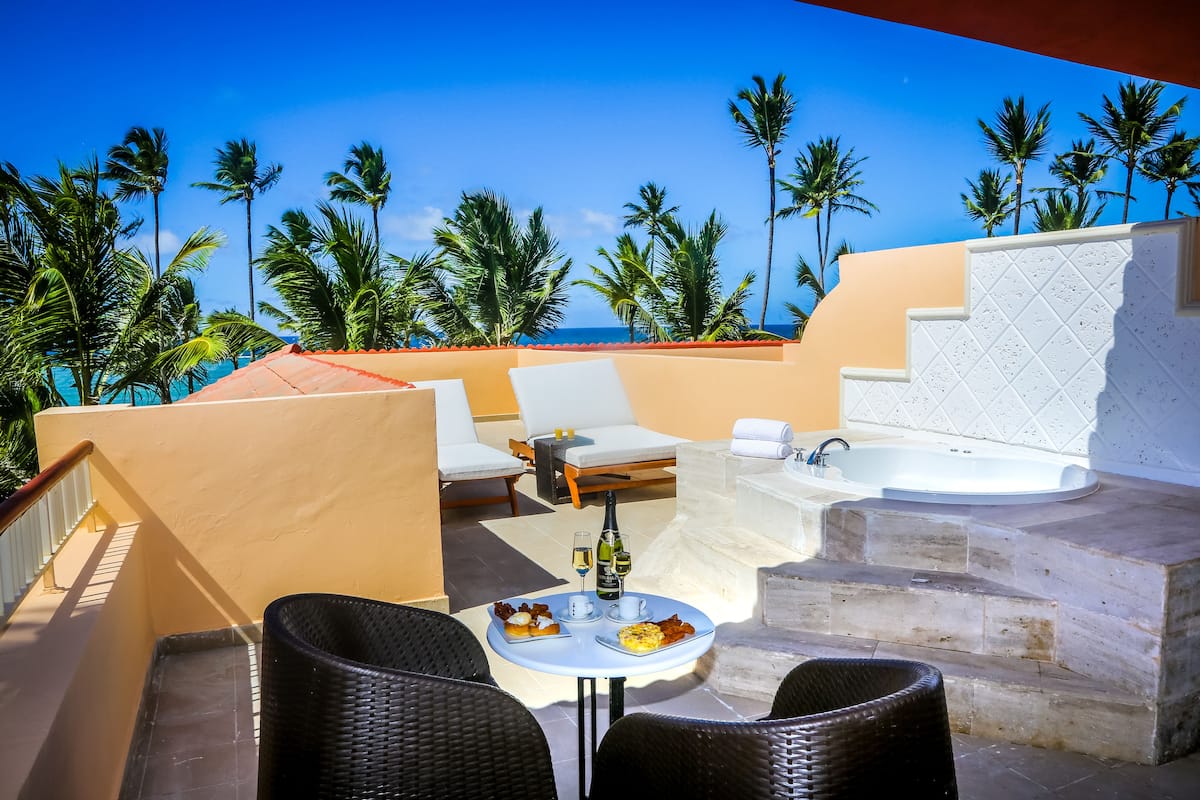 Colonial Club Colonial Jr. STE Ocean Front with Indoor and Outdoor Hot Tub (Adults Only) | Terrace/patio