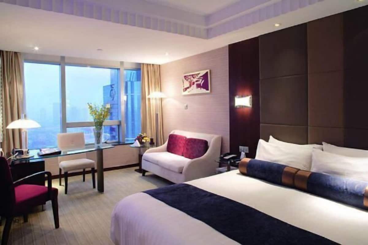 1 bedroom, minibar, in-room safe, desk