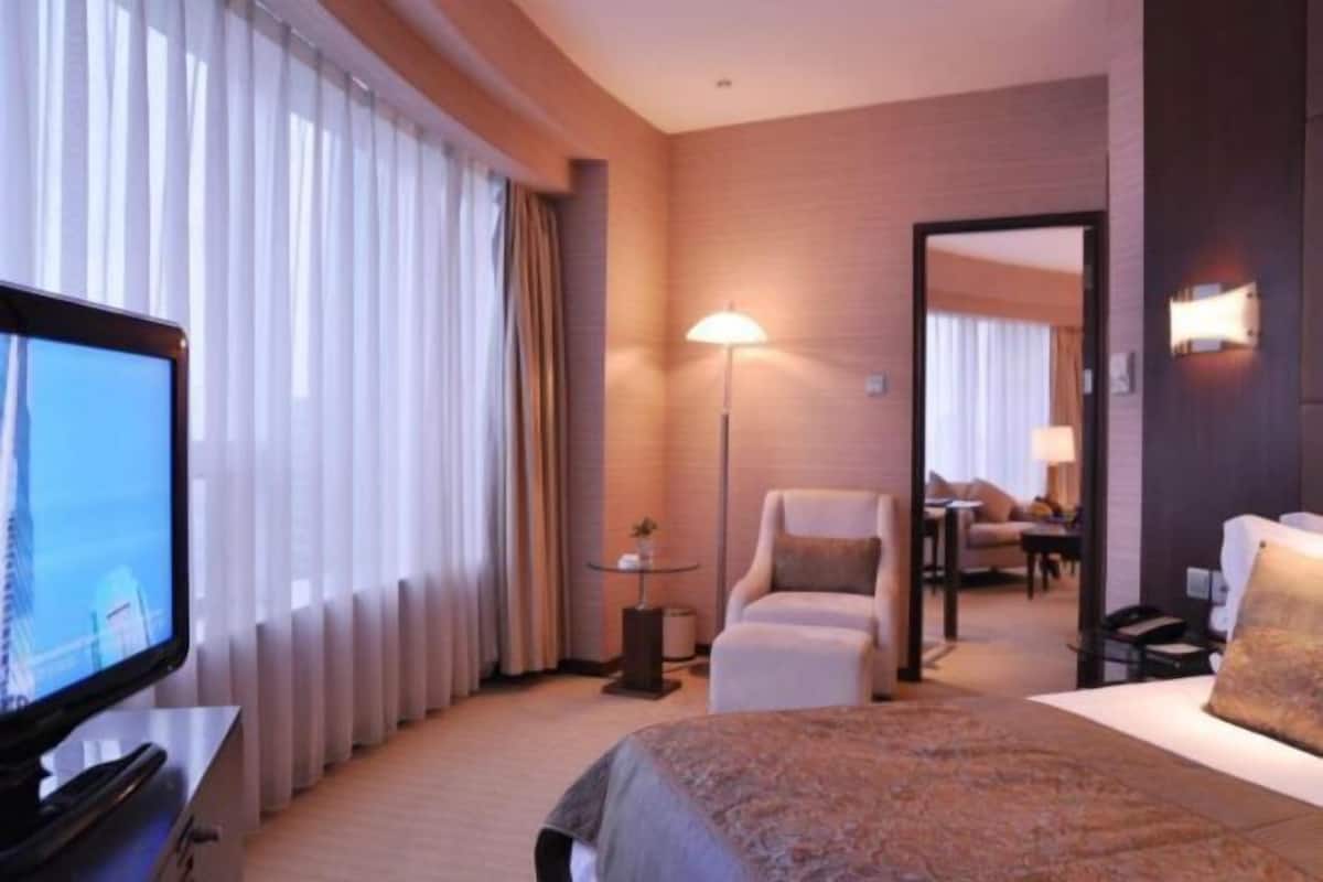 1 bedroom, minibar, in-room safe, desk