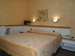 Minibar, in-room safe, desk, free WiFi