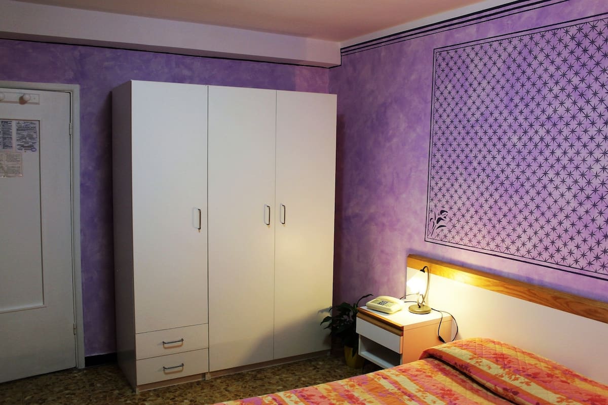 Habitación doble | Minibar, caja fuerte, escritorio y wifi gratis