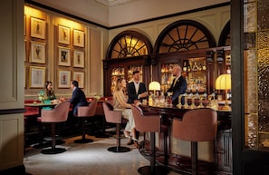 2 bars/lounges, wine bar