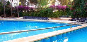 Seasonal outdoor pool - Ipanema Park (Llucmajor)