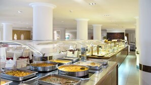 Breakfast, lunch and dinner served - Ipanema Park (Llucmajor)