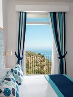 Camera Classic, balcone, vista mare | Minibar, una cassaforte in camera, tende oscuranti, Wi-Fi gratuito