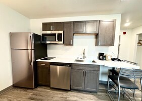 Cortinas blackout, tabla de planchar con plancha y cunas gratuitas 