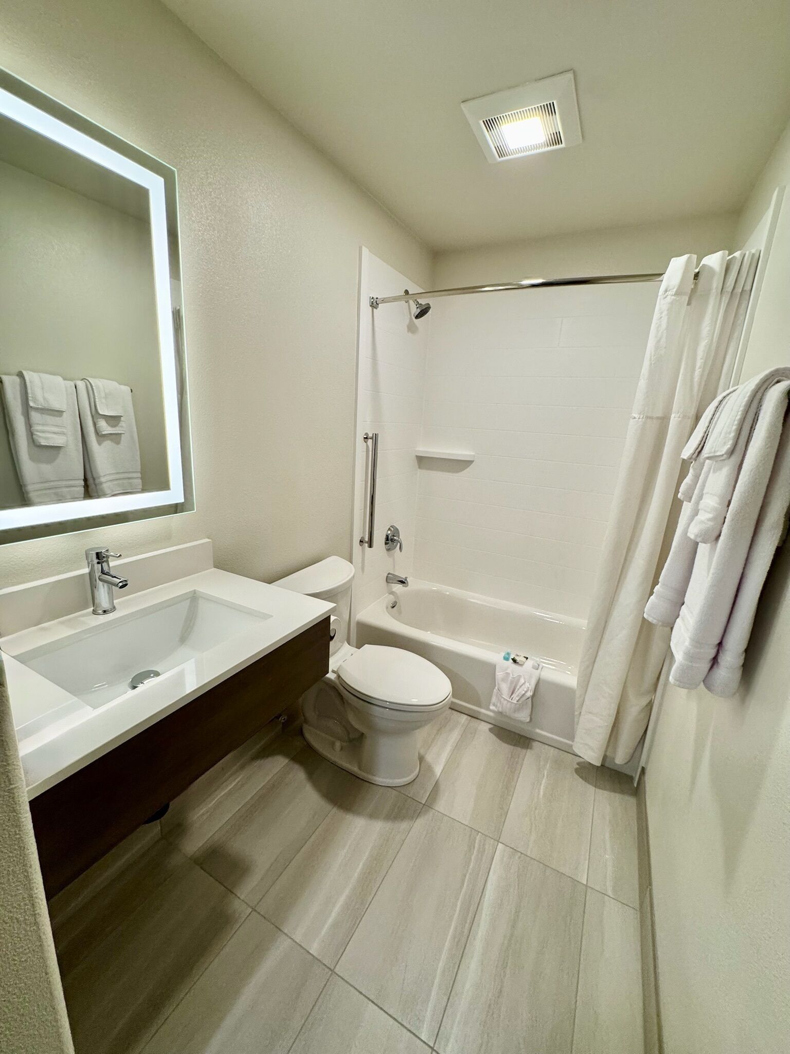 A bathroom with a sink, toilet, and bathtub.