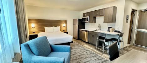 Standard Room, 1 Queen Bed, Kitchenette | Interior