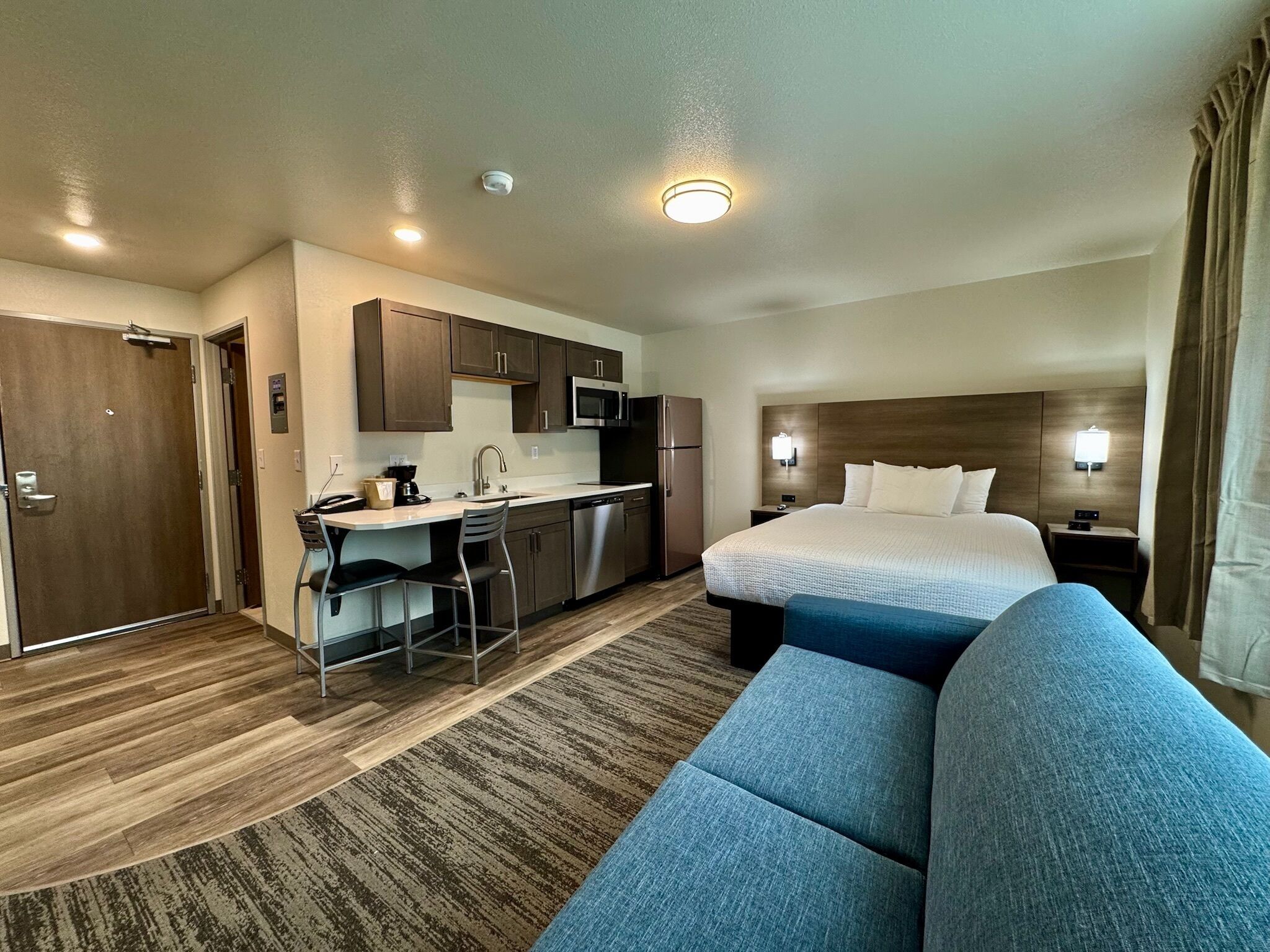 Phòng Tiêu chuẩn, 1 giường cỡ queen và sofa giường, bếp nhỏ | Màn/rèm cản sáng, bàn ủi/dụng cụ ủi quần áo 