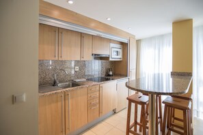 Apartment, 2 Bedrooms | Private kitchen