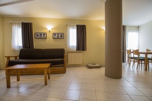 Standard Apartment, 1 Bedroom (3/4) | Private kitchen