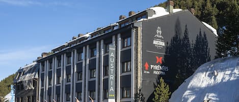 Vista frontal de la propiedad