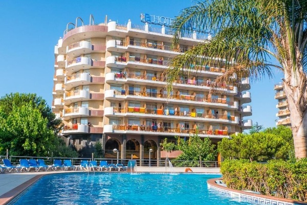 Outdoor pool, open 9:00 AM to 8:00 PM, sun loungers