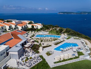 Indoor pool, seasonal outdoor pool, pool umbrellas, sun loungers - Valamar Argosy Hotel (Dubrovnik)