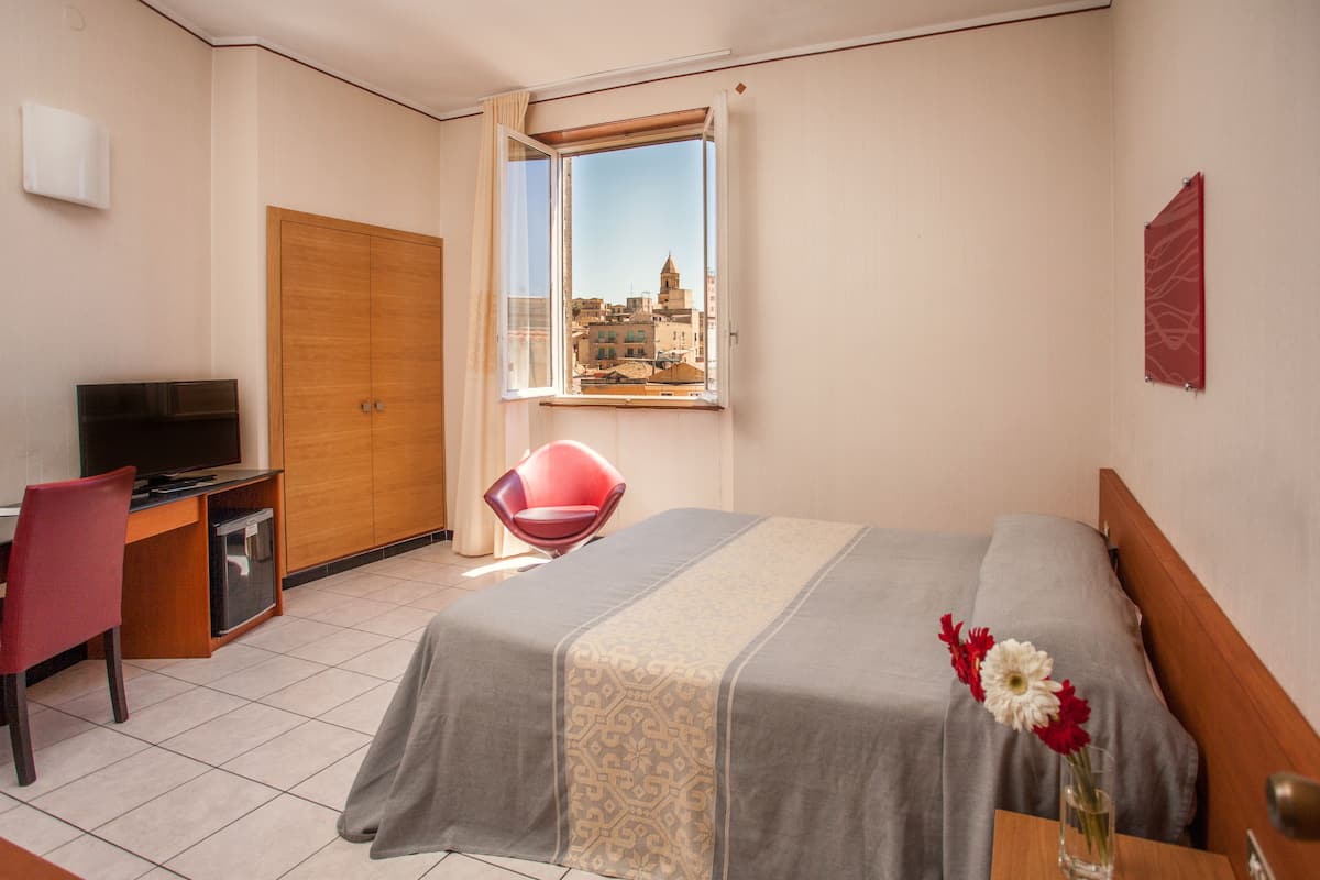 Classic Double Room | Minibar, in-room safe, desk, WiFi (free)