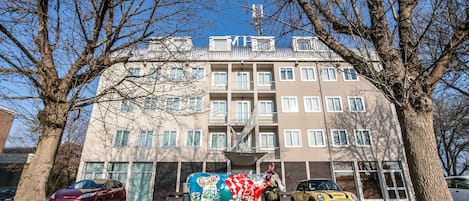 Vista frontal de la propiedad