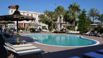 Seasonal outdoor pool