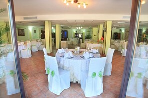 Lunch and dinner served, local cuisine