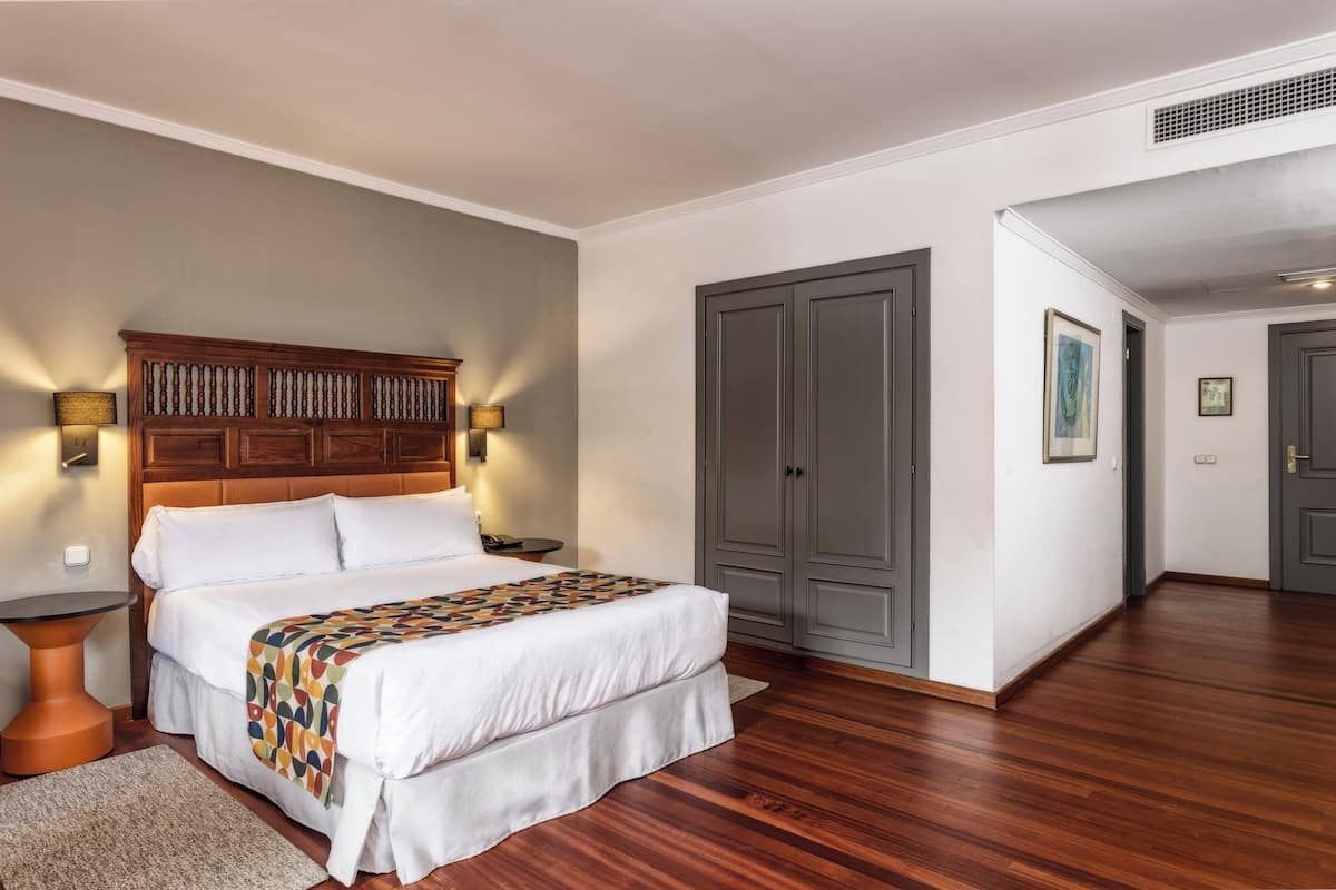 standard twin room | 1 bedroom, premium bedding, minibar, in-room safe