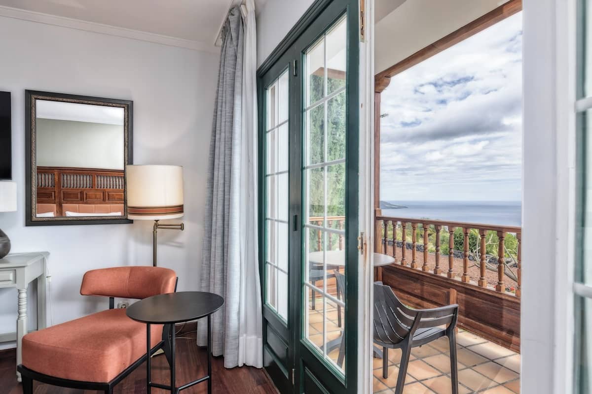 Superior Room, 1 Double or 2 Twin Beds, Sea View | 1 bedroom, premium bedding, minibar, in-room safe