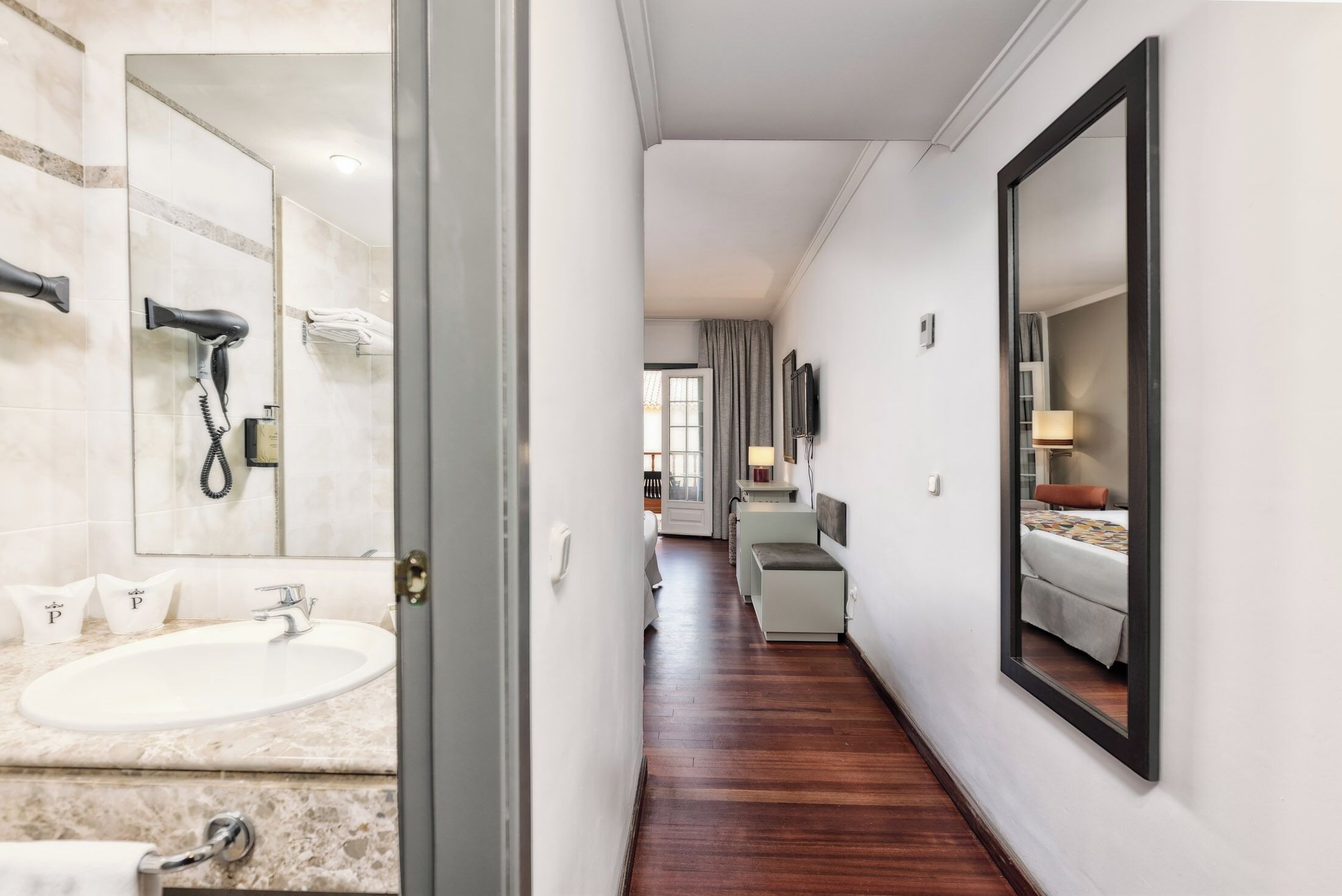 standard twin room | 1 bedroom, premium bedding, minibar, in-room safe