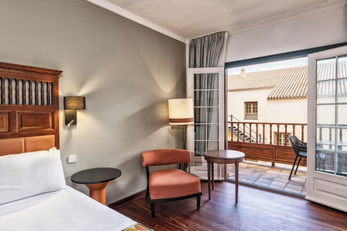Standard Twin Room | 1 bedroom, premium bedding, minibar, in-room safe