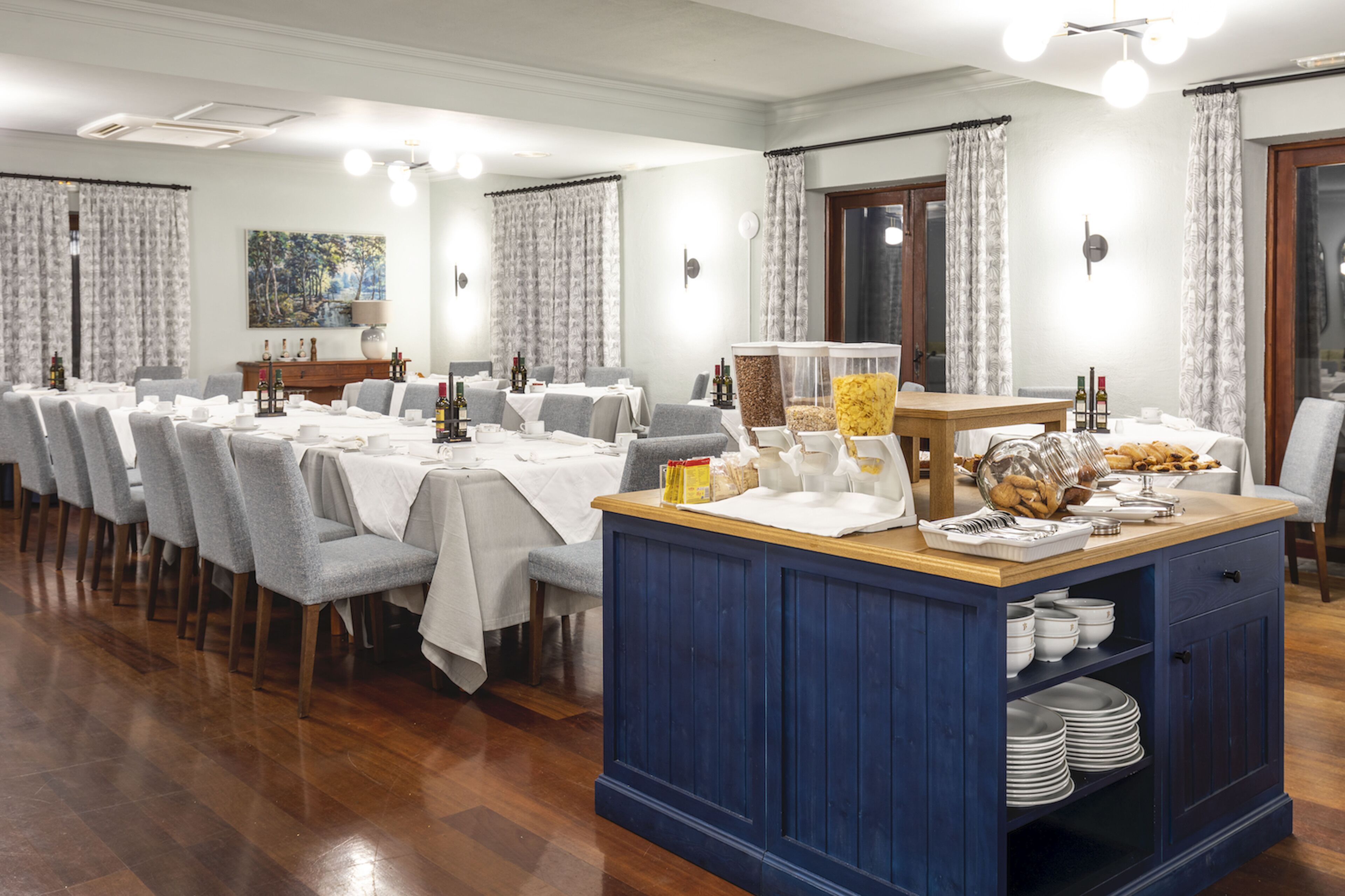 daily buffet breakfast (eur 21 per person)