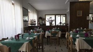 Desayuno buffet todos los días (con cargo)