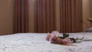 Economy-Dreibettzimmer | Italienische BettbezĂŒge von Frette, Select-Comfort-Betten, Zimmersafe