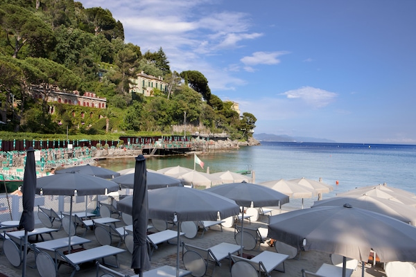 Private beach nearby, free beach shuttle, sun loungers, beach umbrellas