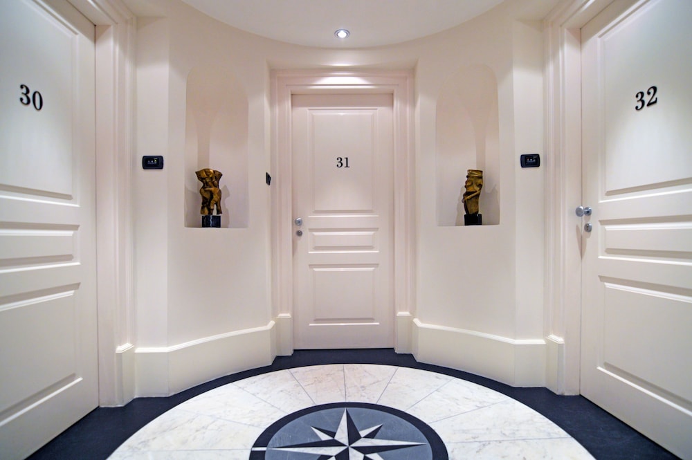 Eight Portofino by null