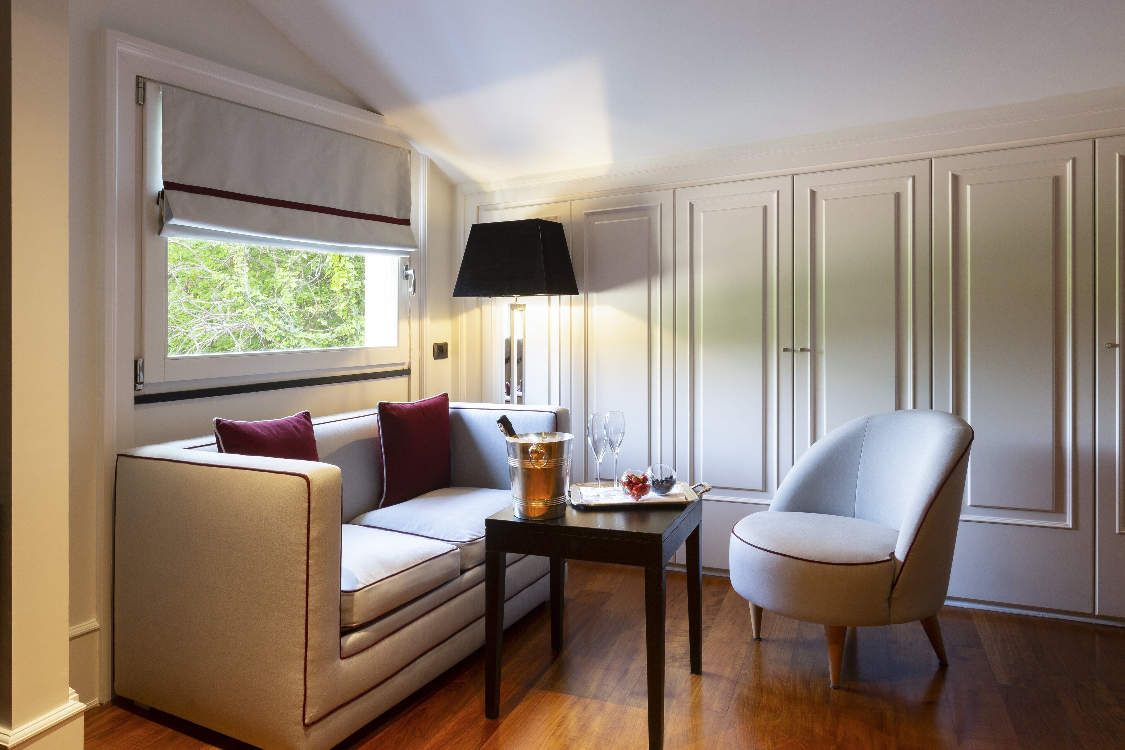 junior suite | 1 bedroom, premium bedding, down duvets, minibar