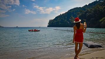 Private beach nearby, free beach shuttle, sun loungers, beach umbrellas