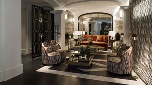 A spacious living area with a sofa, two armchairs, and a coffee table. - Eight Hotel Portofino (Portofino)