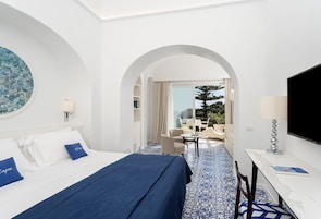 Suíte júnior, 1 cama King e sofá-cama, terraço (Modern Junior Suite terrace sea view) | Roupas de cama premium, edredons de pluma, frigobar, cofres nos quartos