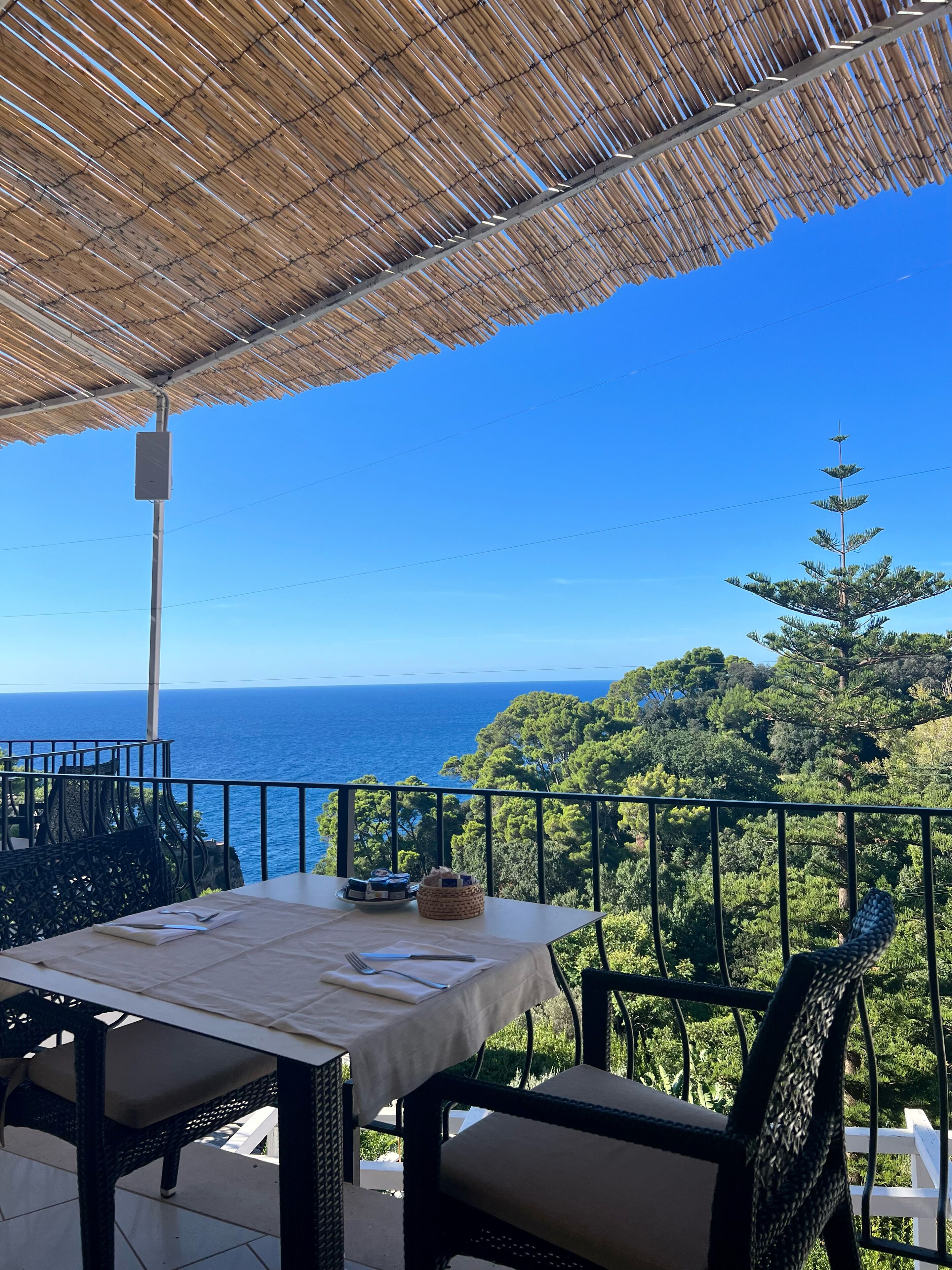 free daily cooked-to-order breakfast