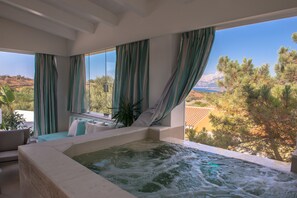 Junior Studio Suite, 1 Bedroom, Hot Tub, Sea View | Jetted tub - Hotel Ollastu (Olbia)