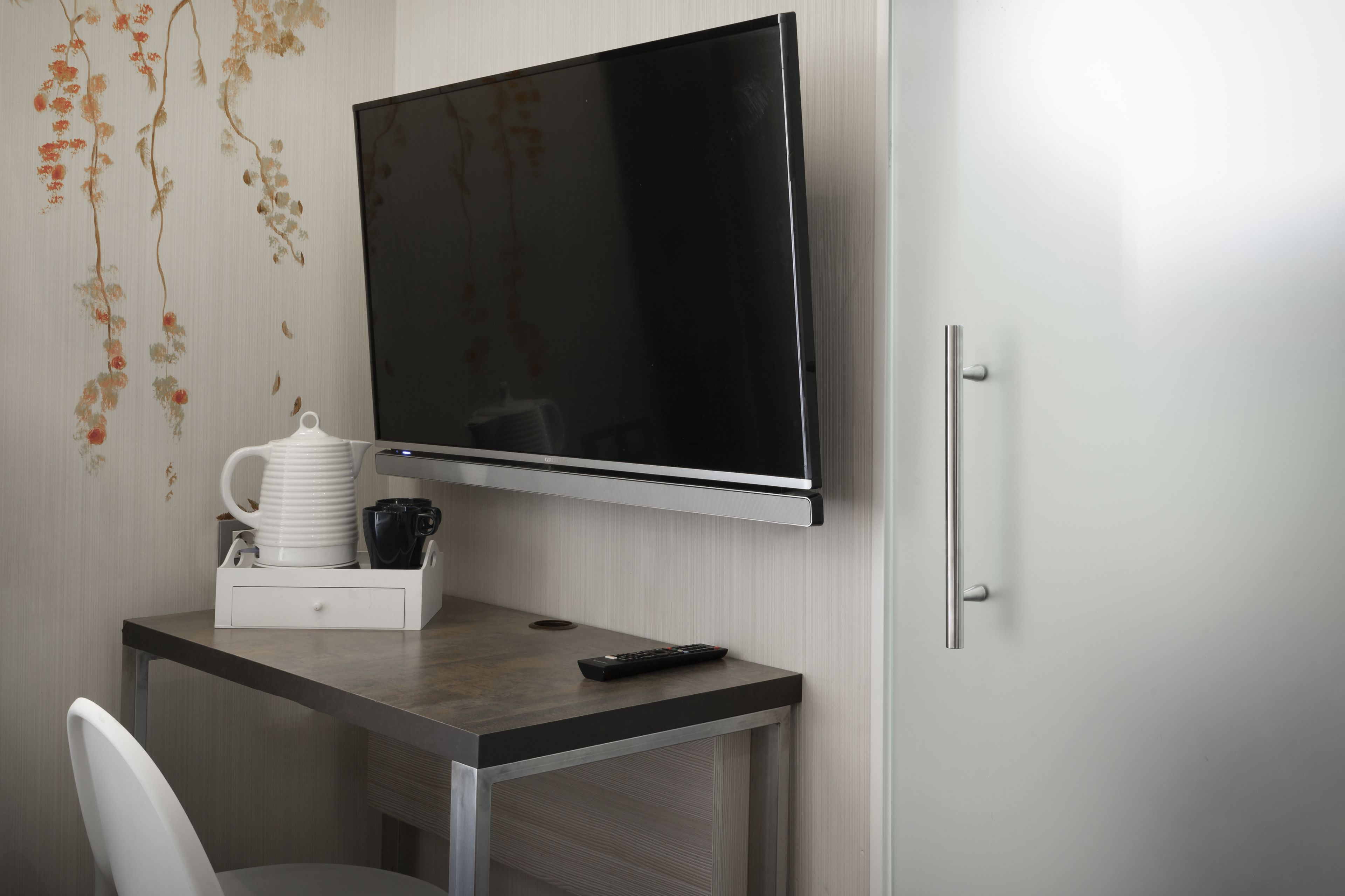 quadruple room | minibar, in-room safe, desk, blackout curtains