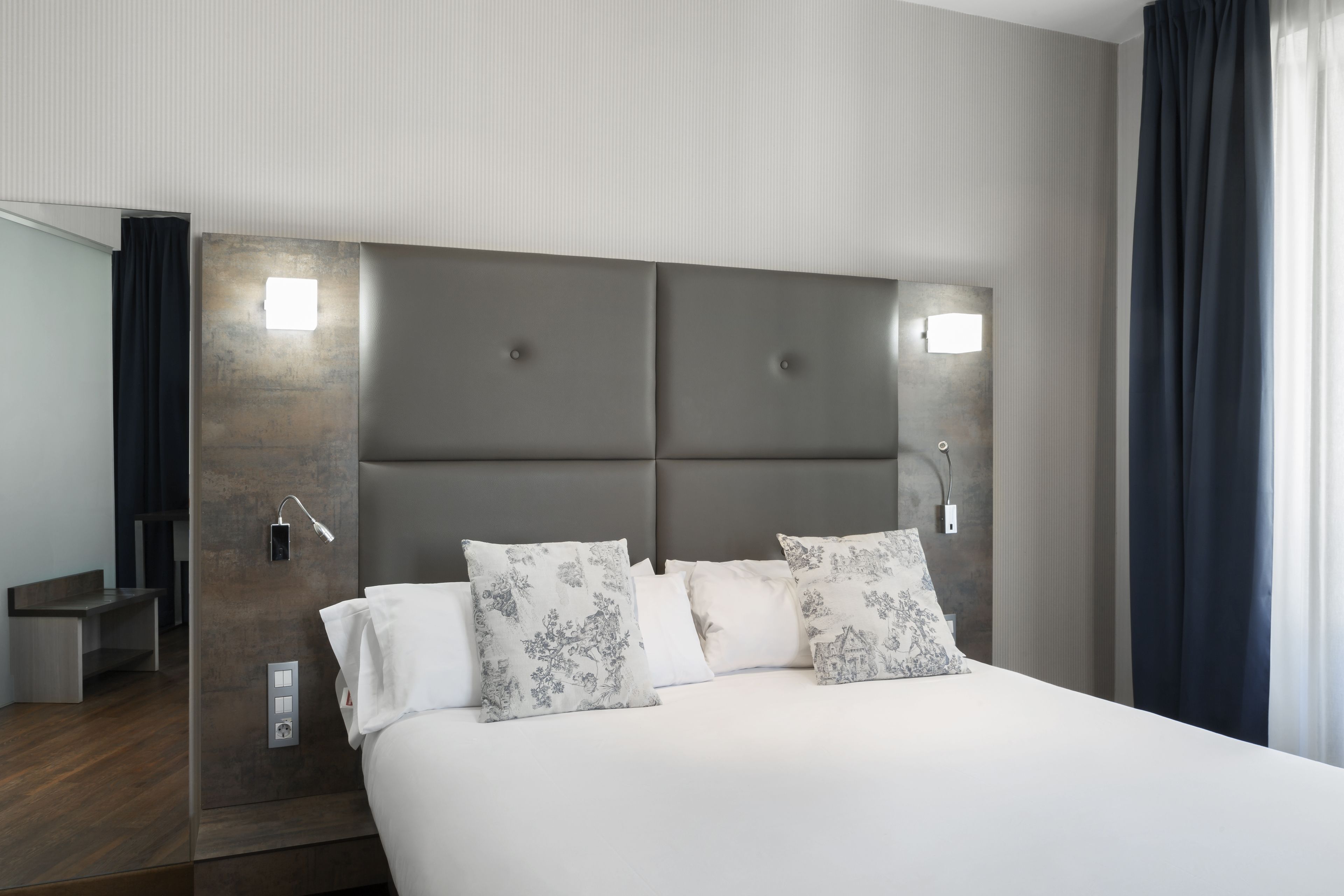 double room, balcony | minibar, in-room safe, desk, blackout curtains