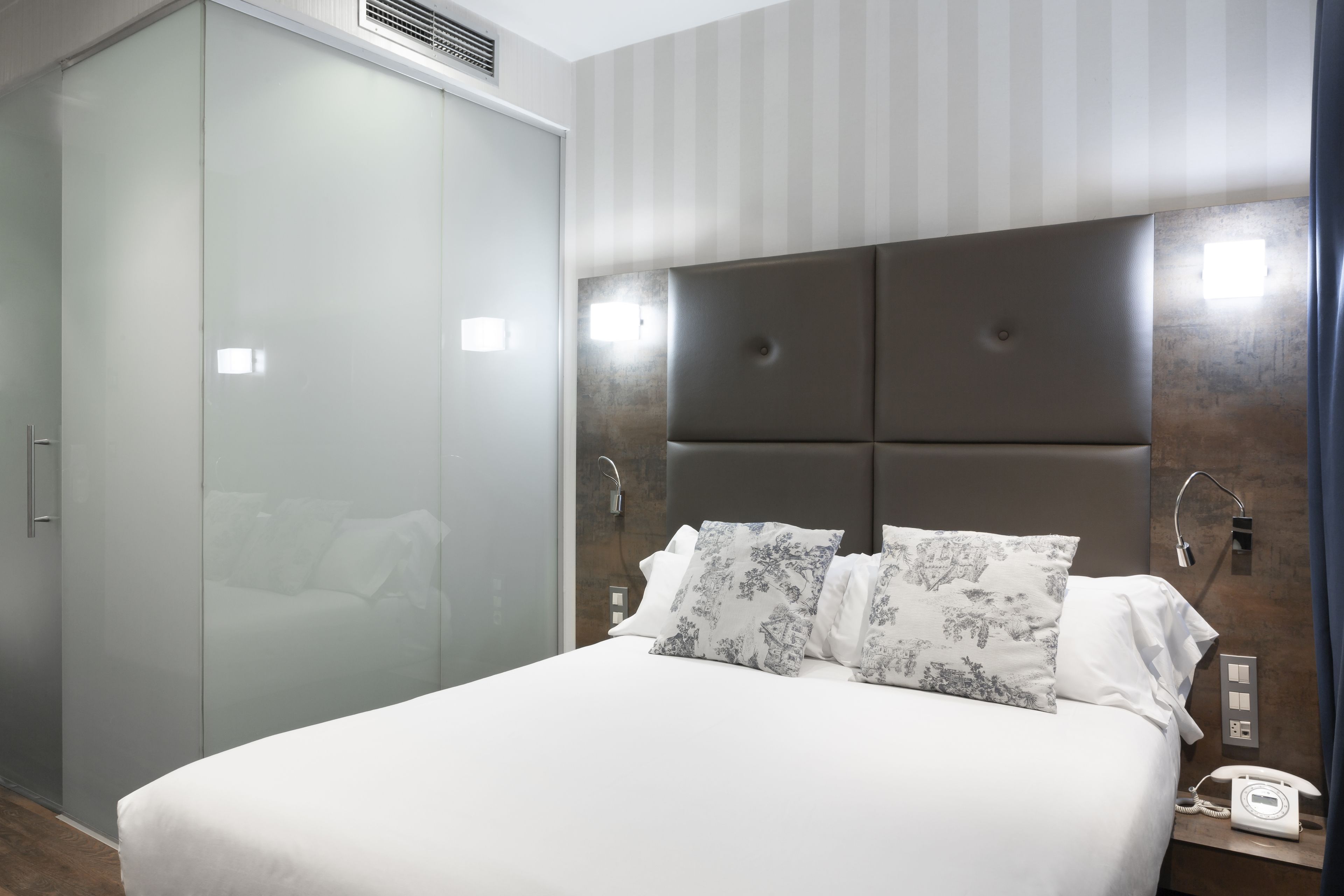 basic double room | minibar, in-room safe, desk, blackout curtains