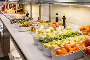 A buffet with various fruits, vegetables, and condiments. - Catalonia Goya (Madrid)