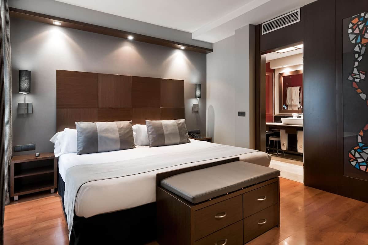 Minibar, Zimmersafe, Schreibtisch, schallisolierte Zimmer