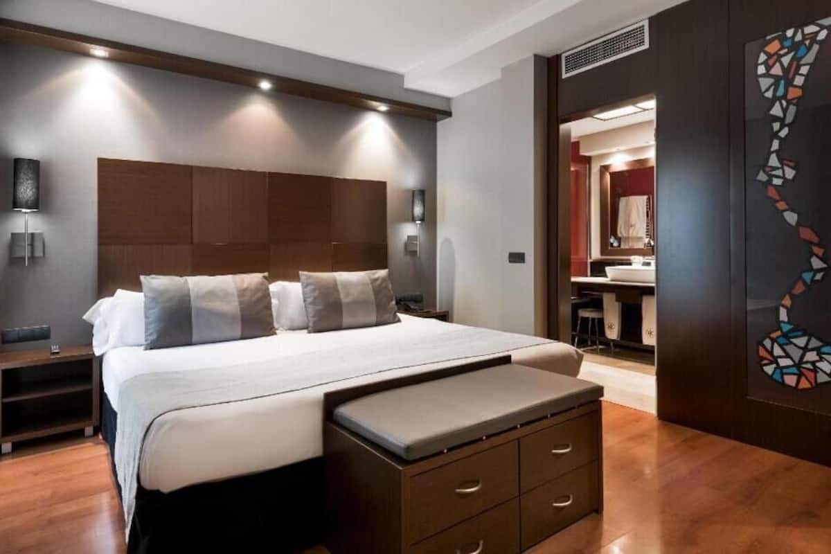 Minibar, Zimmersafe, Schreibtisch, schallisolierte Zimmer