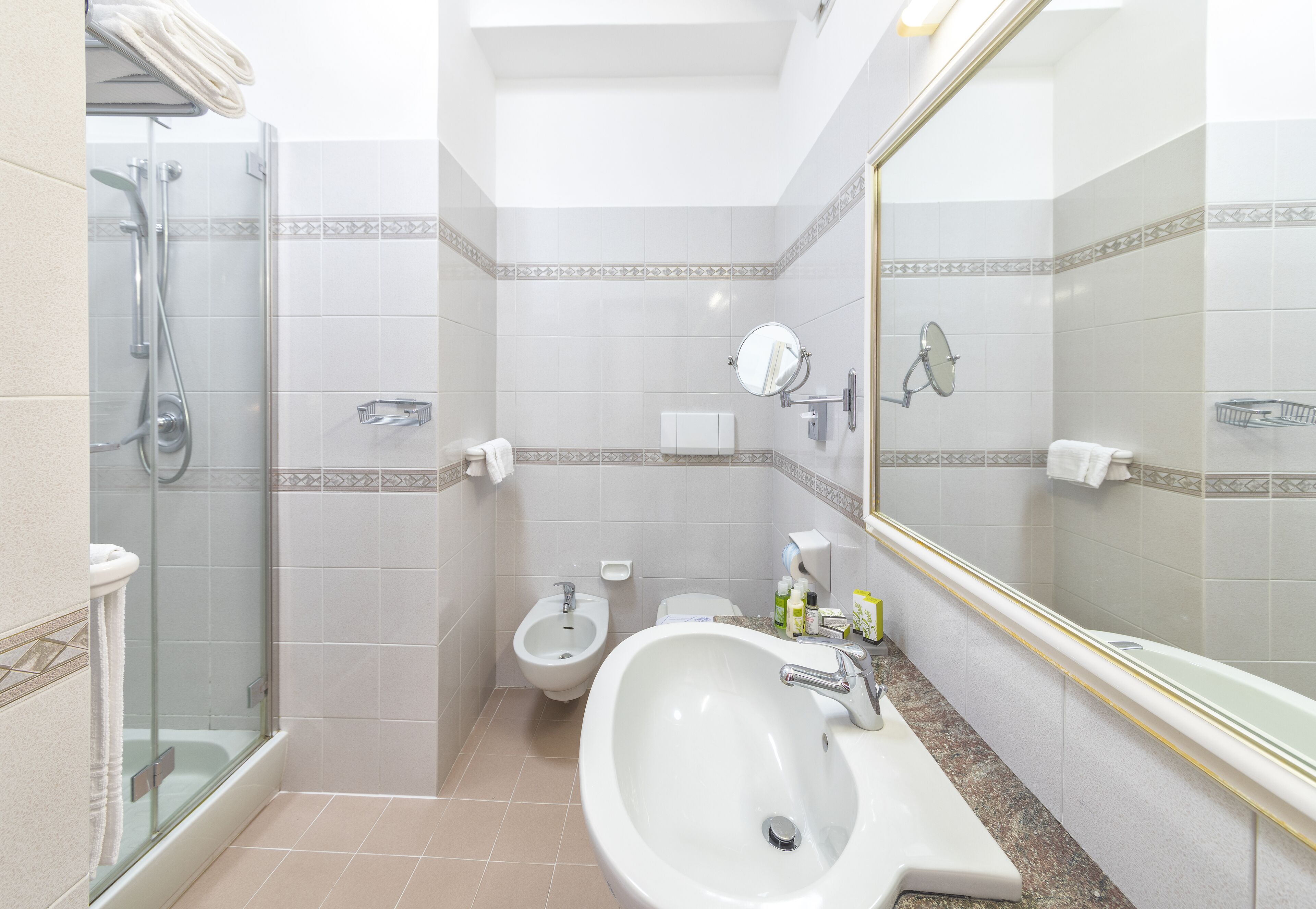 combined shower/bathtub, hair dryer, bathrobes, slippers