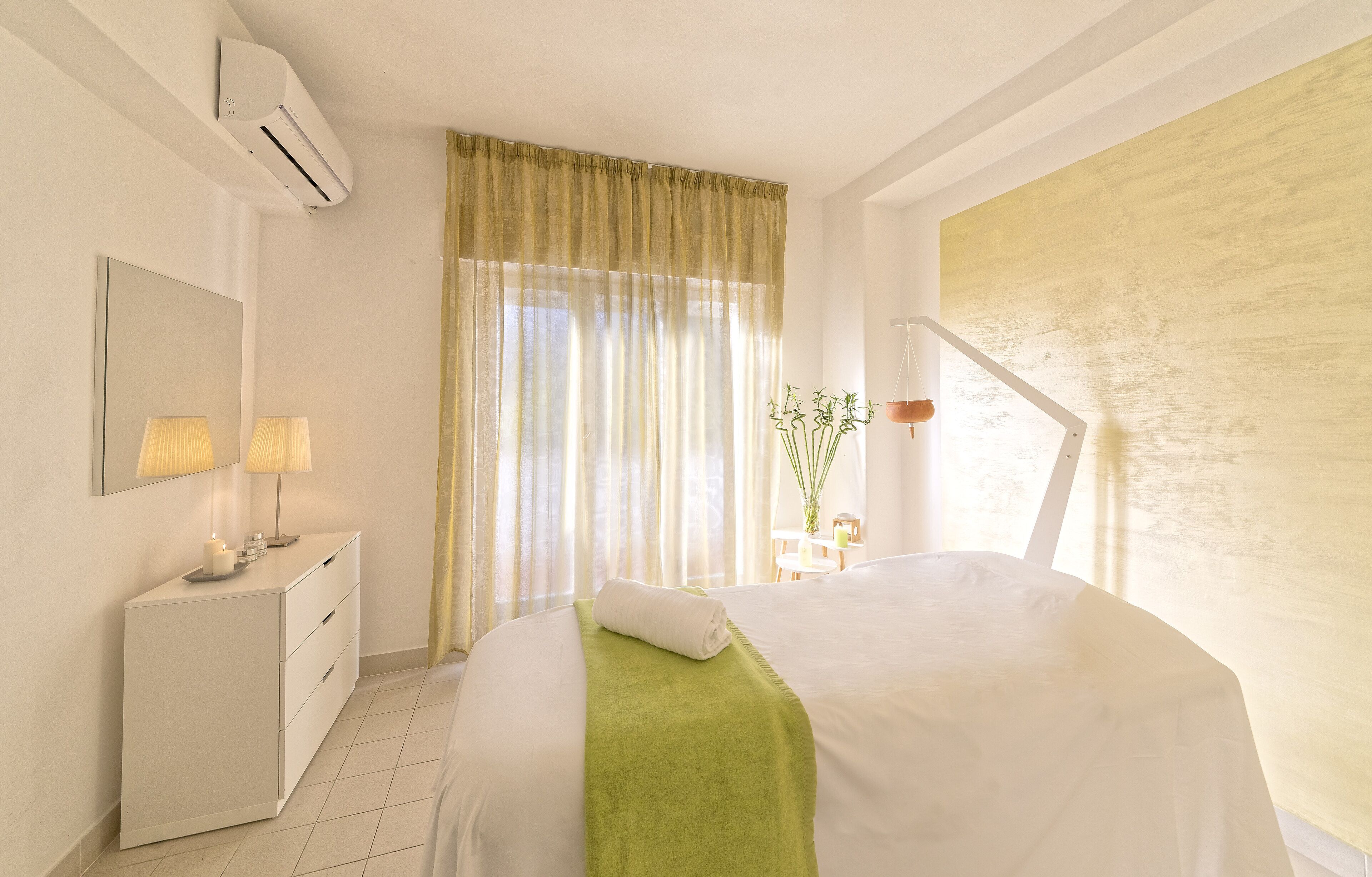 couples treatment room(s), hot tub, steam room, turkish bath/hammam