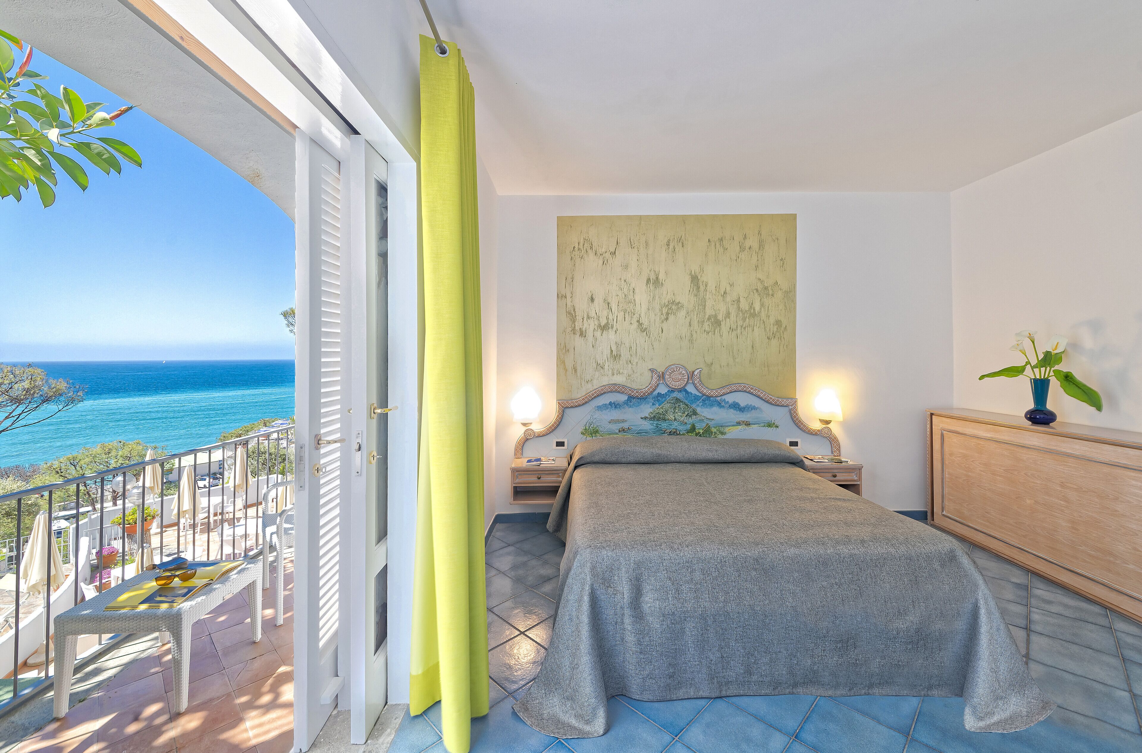 minibar, in-room safe, desk, laptop workspace