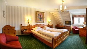 In-room safe, desk, free WiFi, bed sheets - Landwehr-Bräu Hotel (Steinsfeld)