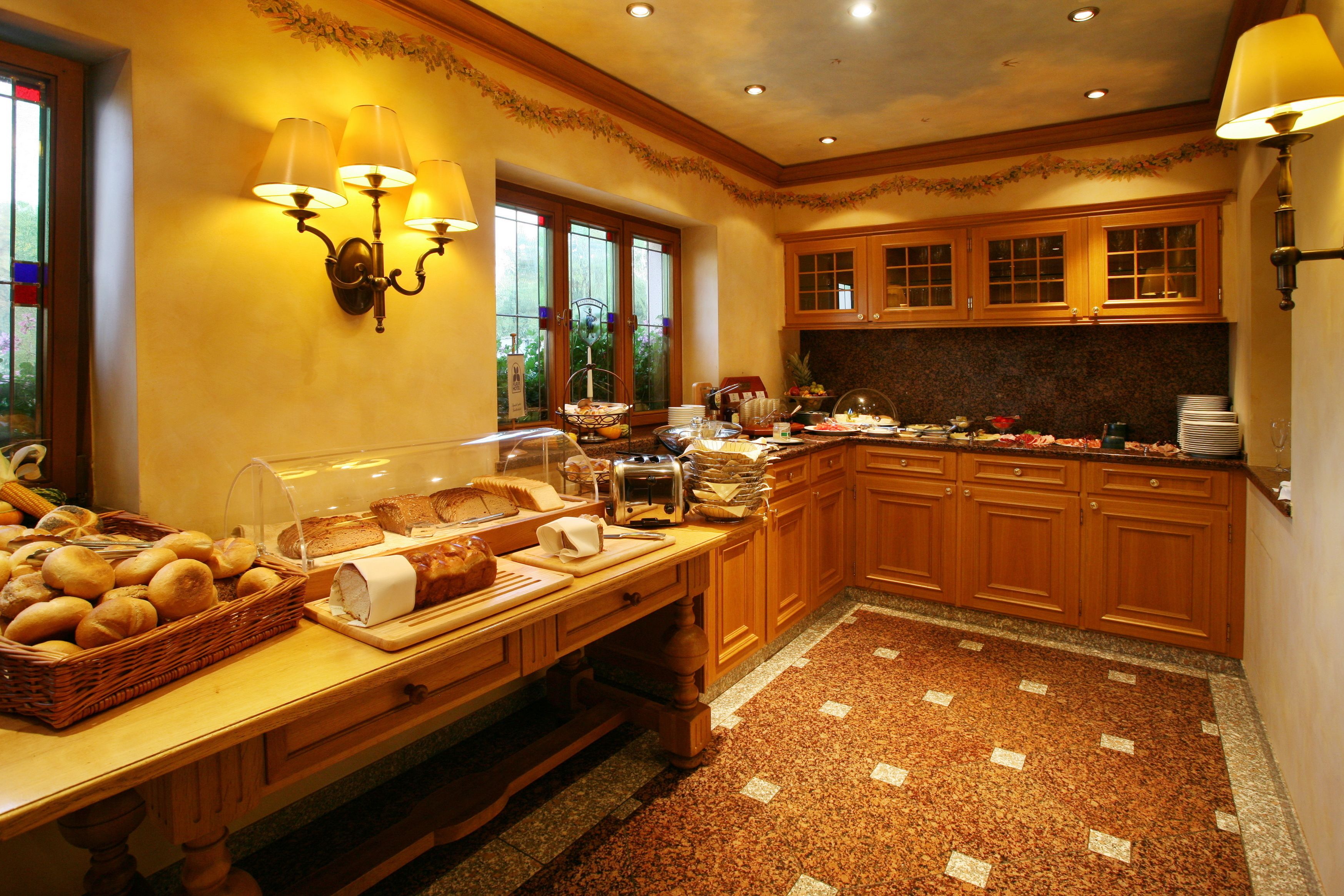 朝食 (ビュッフェ)、毎日提供 (無料)